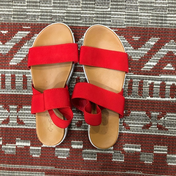 Qupid Shoes - Red small platform sandals